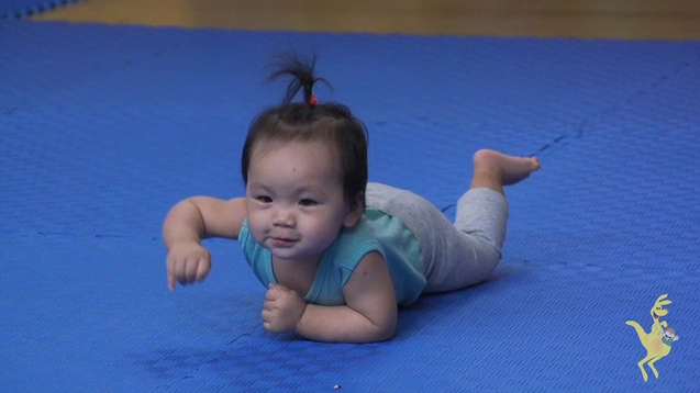 Baby crawling on tummy Gymbaroo Babyroo Active Babies Smart Kids free online videos